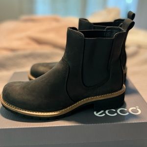 ECCO suede like boots